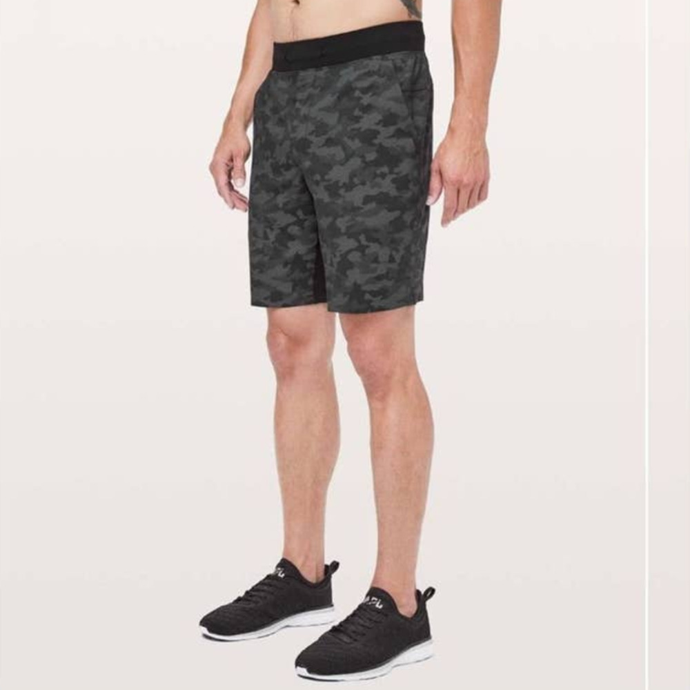 Lululemon T.H.E. Short Linerless Mesh Camo 9" Size Medium